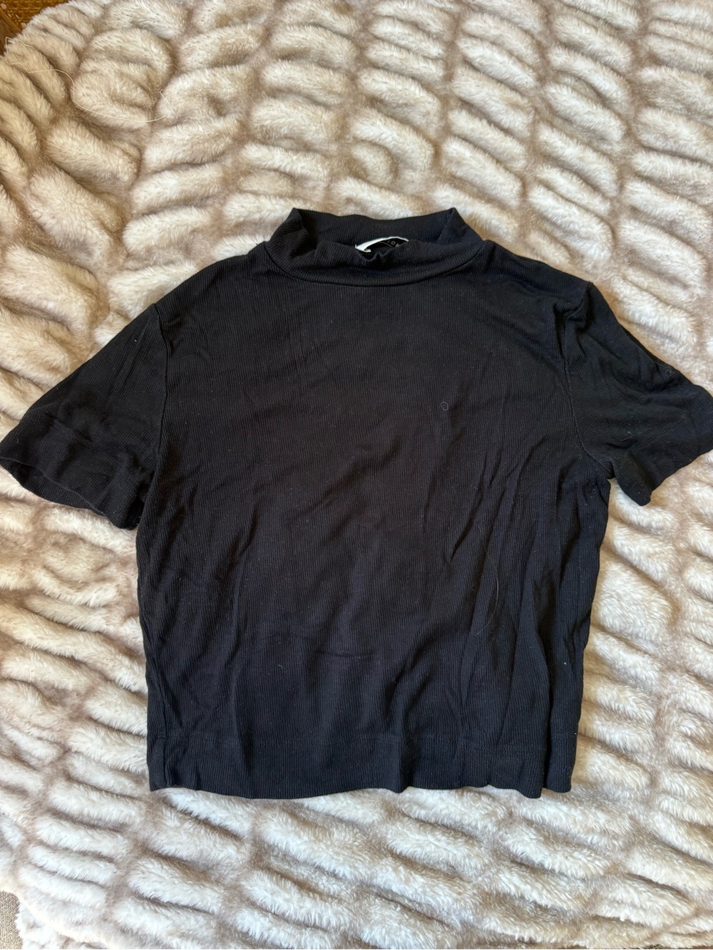 Aritzia babaton Women's Black Short-Sleeve Mock Neck Top